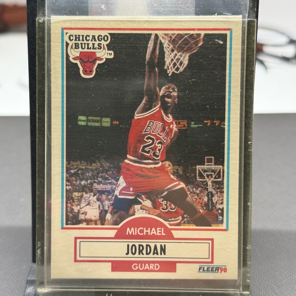 1990-91 Fleer - Michael Jordan #26 Chicago Bulls Uniform- MINT